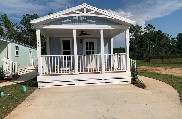 Short drive to the beautiful 30-A beaches!! Cozy Riverwalk Landing Cottage 7-G