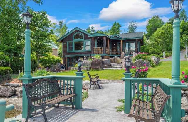Belle maison rénovée toute l'année sur la rive ouest du lac Rangeley