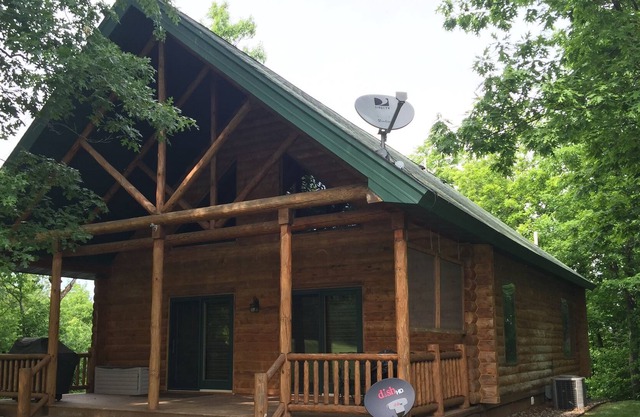 Short Putt Cabin est une belle cabane en rondins sur le pittoresque parcours de golf de Northwood Hills
