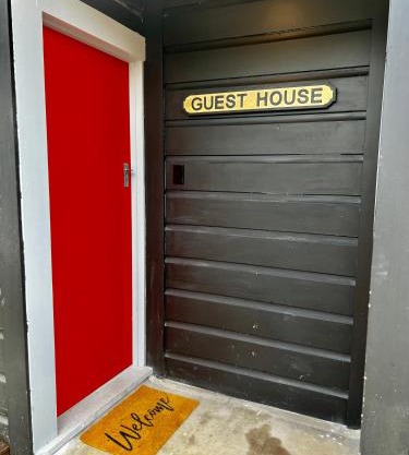 Short Stay- YOUR OWN GUESTHOUSE!