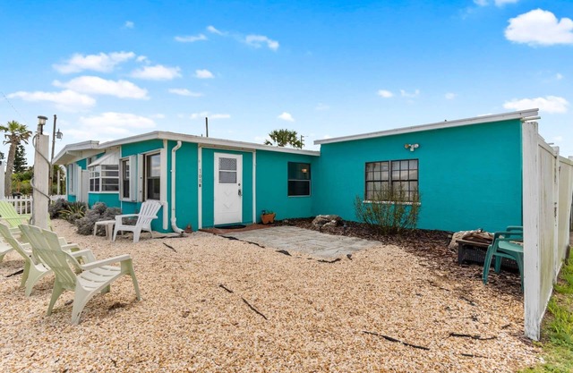 Short Stroll to Beach | Dog-Friendly Free Parking Ocean Views | Close to Dining & Shops | Free Wi