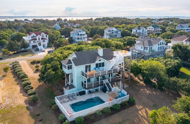 Short Walk to Beach and Restaurants! Heated Pool & Hot Tub, Elevator & Arcade!