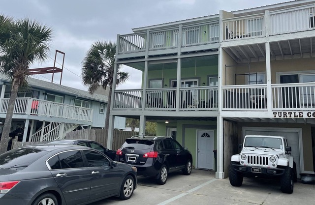 Short walk to beach, large master balcony w/ ocean view, and 21+ to rent