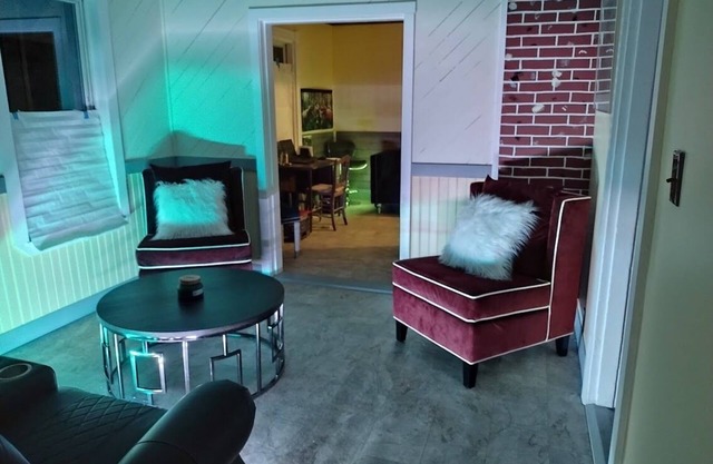 Showpiece 1 BR Apt, Nice Kit, Laun, LR, Office. Brand new everything. A WOW!