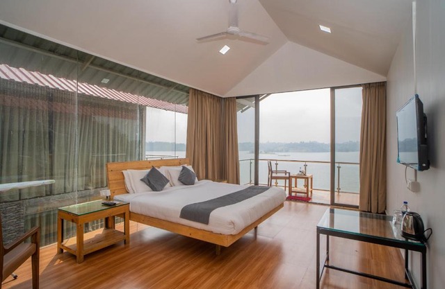 Shvas Island Resort