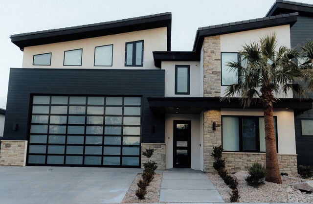 SIDE A: Private Pickleball, Pool, Trampoline, Theater, Sauna, Hot Tubs and More!