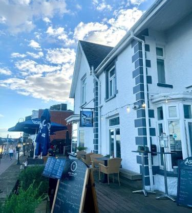 Sids restaurant and bar with rooms
