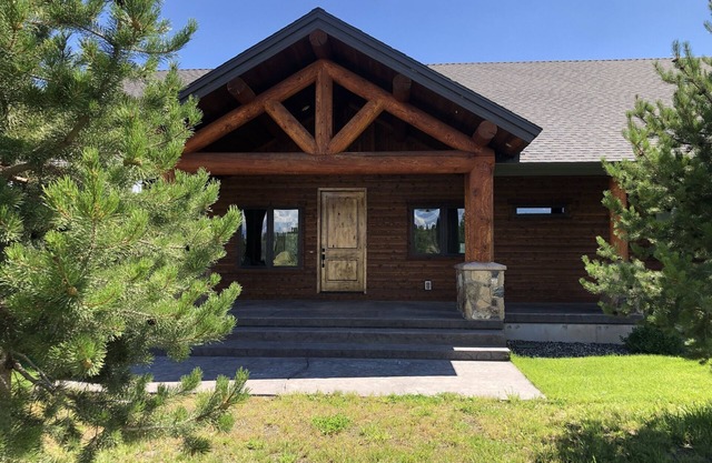 SIERRA AZUL MT CABIN DISTANCE À PIED DE HENRYS LAKE OUTLET 2BR 2BA WIFI TV