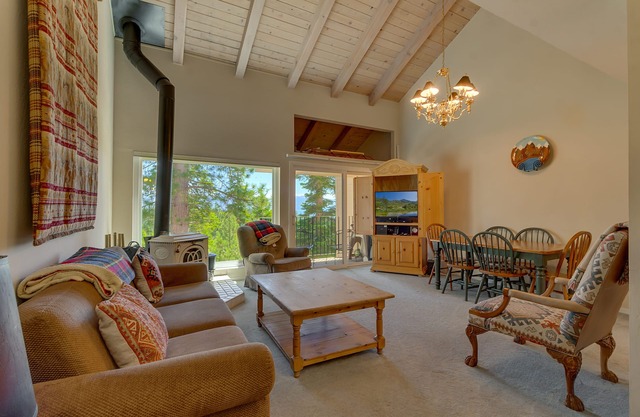 Sierra Bella: 3 BR, 2 BA Townhouse à Carnelian Bay, pour 8 personnes
