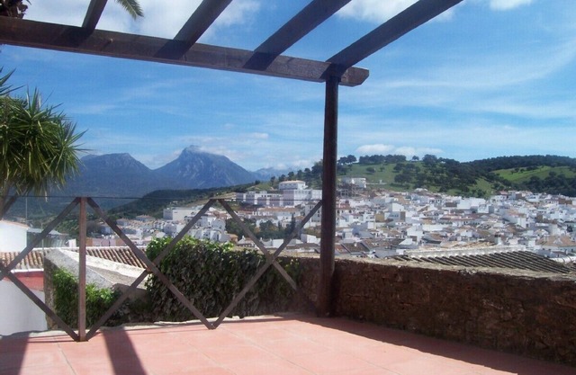 Sierra de Grazalema, 2-6 personnes, centre ville, piscine, jardin, wifi.