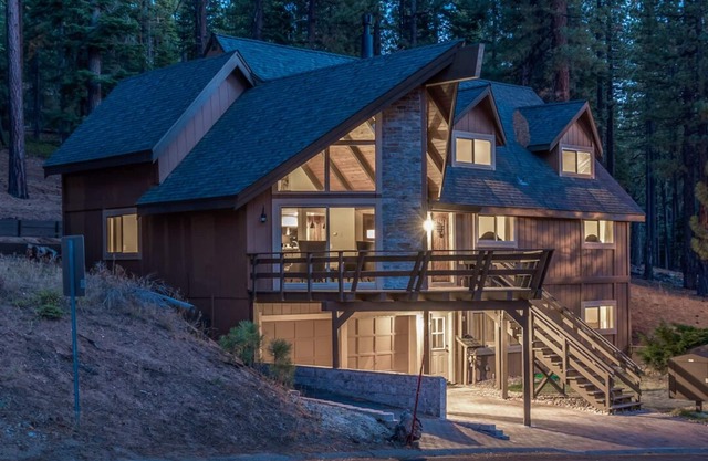 Chalet de luxe Sierra House: 7 chambres, 16 couchages, bain à remous, table de billard et plus encore!