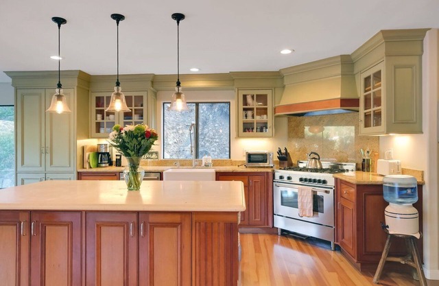 Beautiful Montecito Home with Hot Tub, Expansive Moutian Views , Minutes to town