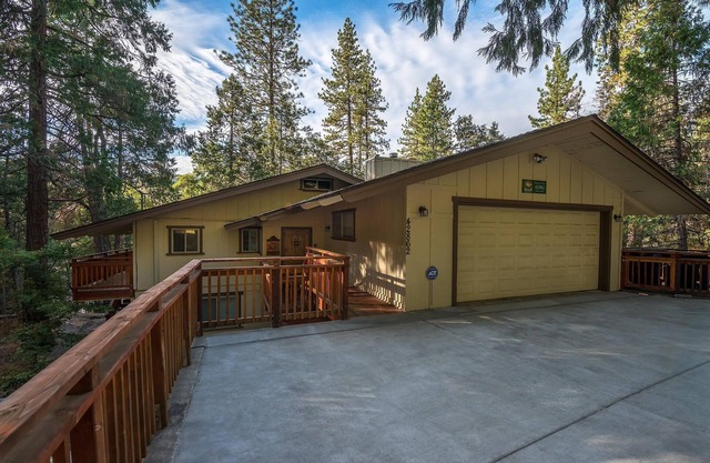 Sierra Springs AVEC CLIMATISATION !!! Situé à Yosemite Forks Estates 4 chambres et 2