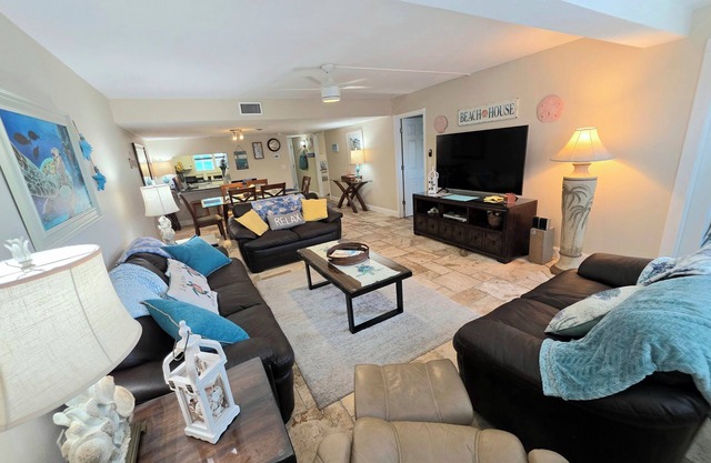 Siesta Key Condo, w/ heated pool, on Crescent Beach, w/ beautiful 4th floor view