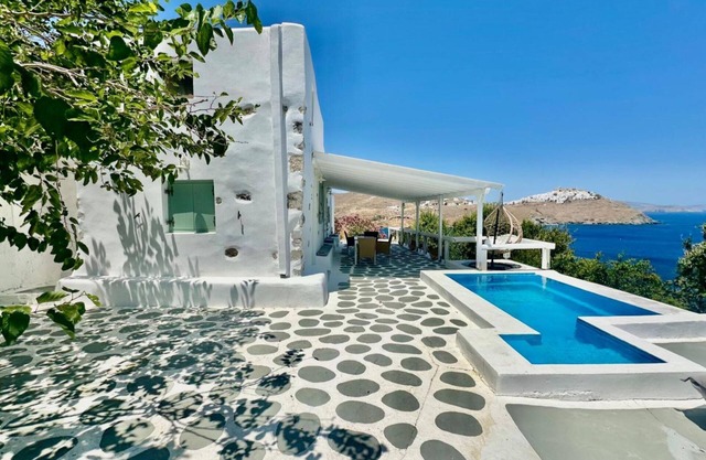Siesta Villas nearby Tzanaki Beach,Livadi