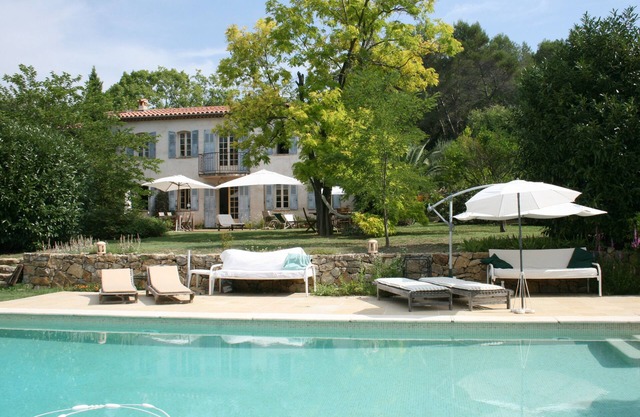 Silence, espace, grande piscine, proche Valbonne. Campagne sur la Côte d'Azur