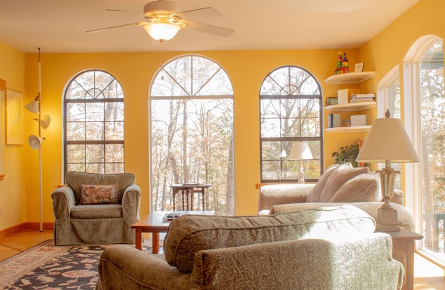Sills Cove Lodge on Greers Ferry Lake!! Plenty of parking, boat launch and view!