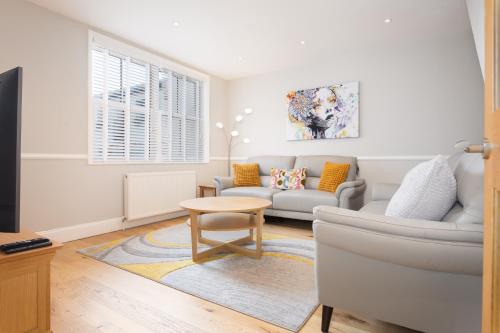 Sillwood Mews - With Free Parking