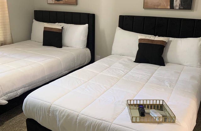 Silva Signature Suite-1st Floor near UAH w/ Pool