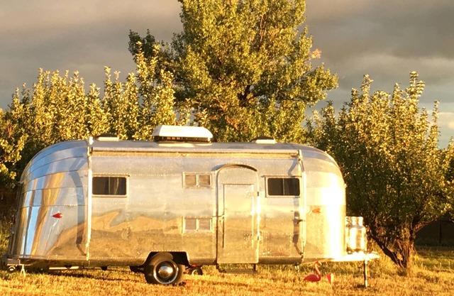 SILVER FOX: Airstream dans un verger à 15 minutes du centre-ville de Durango