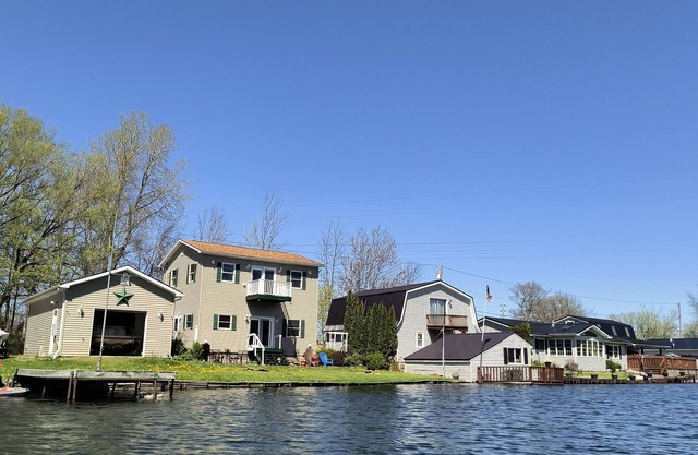Silver Lake, NY - Lakeside Retreat: BOOK NOW Ice Fishing Winter / Summer 2025