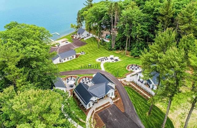 Silver Oaks Resort - Luxury Resort in Traverse City