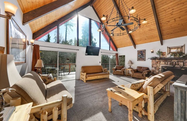 Silver Pines Lodge