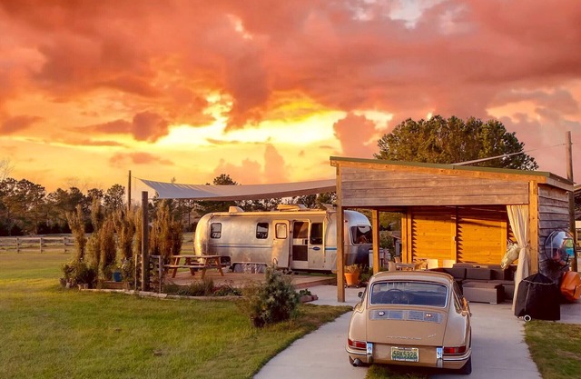 Silver Sail Airstream * Beyond Glamping * Beaucoup d'espace pour se déplacer Chargeur Wifi EV 20 ac