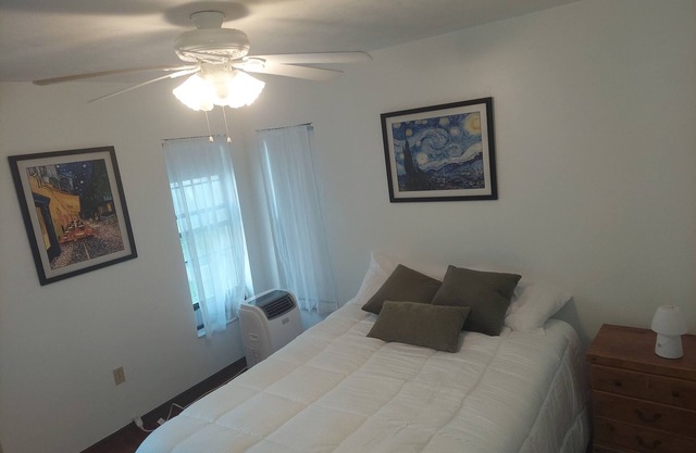 Silver Springs 3-bedroom Chalet with AC, Pool and WiFi in wonderful Ocala