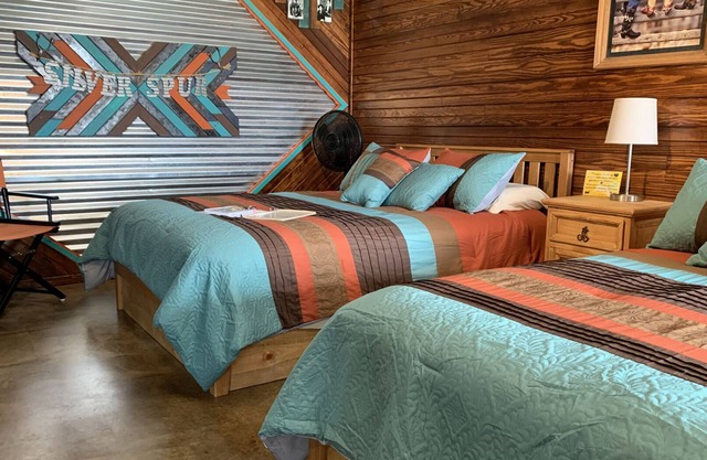 nouveau Rustic Elegance SILVER SPUR CABIN Explorez les montagnes Wichita WiFi Netflix