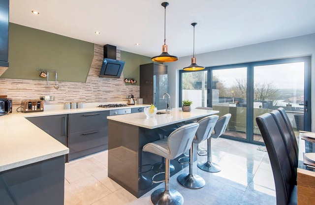 Silver Stream, Holiday Property Goodwick, Sleeps 8, 4 bedrooms, bathrooms