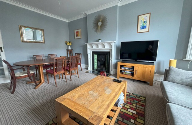 Bel appartement spacieux et aéré à distance de marche de la plage et de la ville