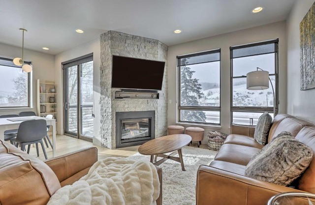 Silverthorne Condo Fireplace, Balcony, Views