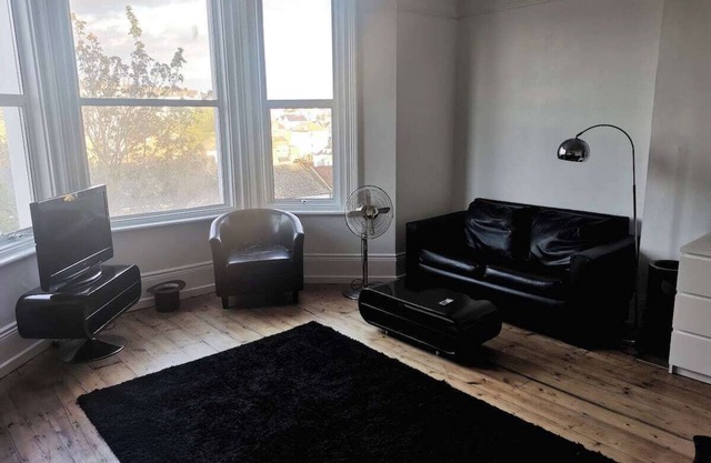 Simple, stylish studio in the heart of St Leonards