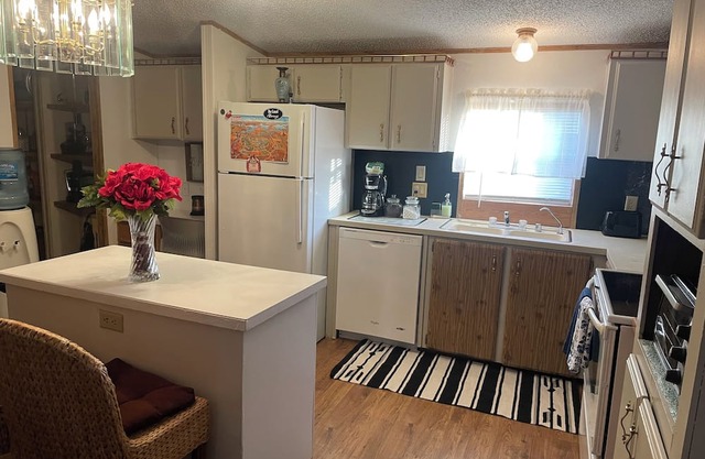 Simply Cozy, 1-bedroom with WiFi, AC