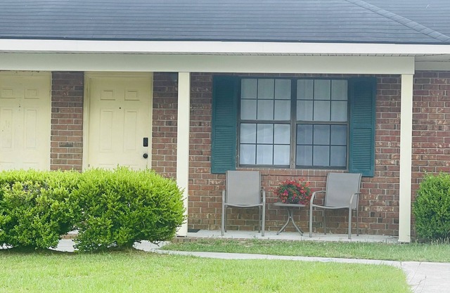 Simply Home - Charming 2-bedroom apartment with Wi-Fi, AC in Growing Statesboro