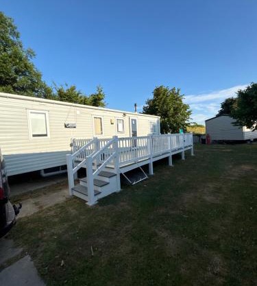 Singh&Leite Family caravan for 10 people with 2toilets and lovely Decking