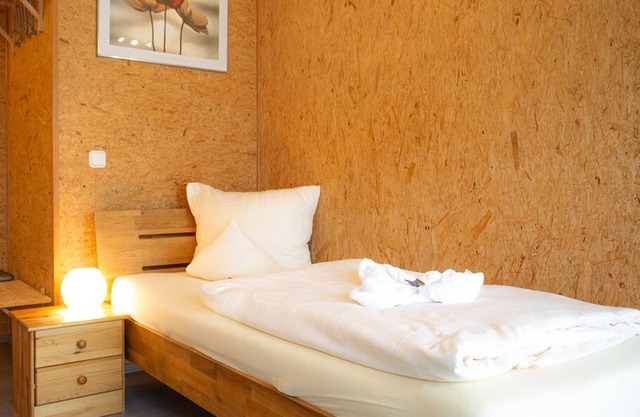 Single room with shower and toilet