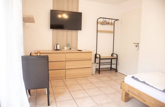 Chambre Simple-Classique-Salle de bain partagée-Pas de vue-Gemeinschaftsbad