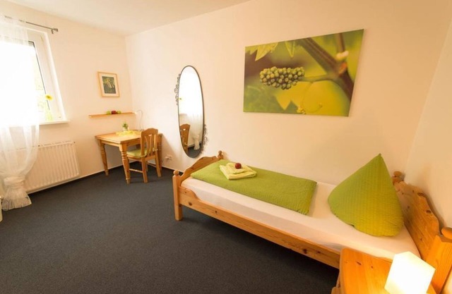 Chambre Simple Douche / WC - Hotel Nora Emmerich
