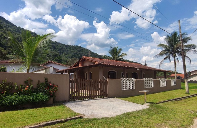 Étang 180 m de la plage. Grande maison au rez de chaussée dans un excellent emplacement.