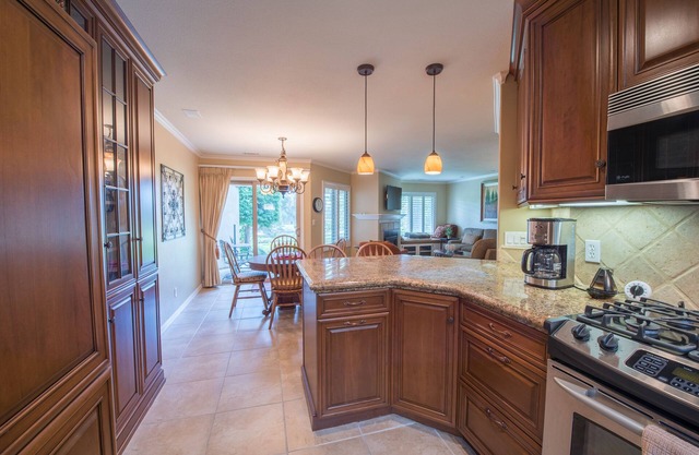 NOUVEAU!!! Magnifiquement rénové Condo 2BR / 2BA Blacklake Golf Course sur le 9ème trou