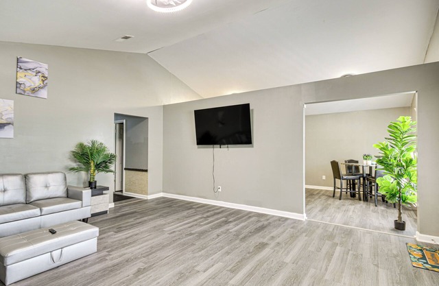Single-Story Lexington Home: Quiet Neighborhood!