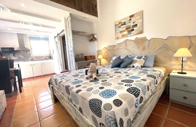 studio indépendant, piscine, bar extérieur et terrasse privée et belles vues