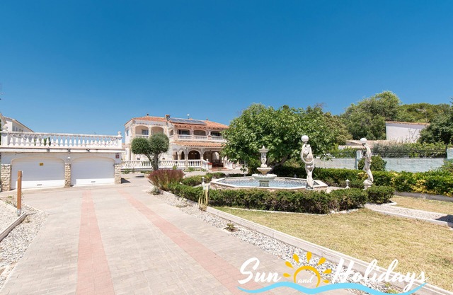 Singular Paradis villa with private pool 400m from the beach