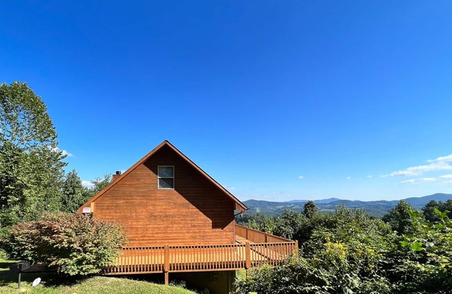 AU-DESSUS DE TOUT-100 mile vues panoramiques, Woodburning F / P, WiFi et Baby-foot!