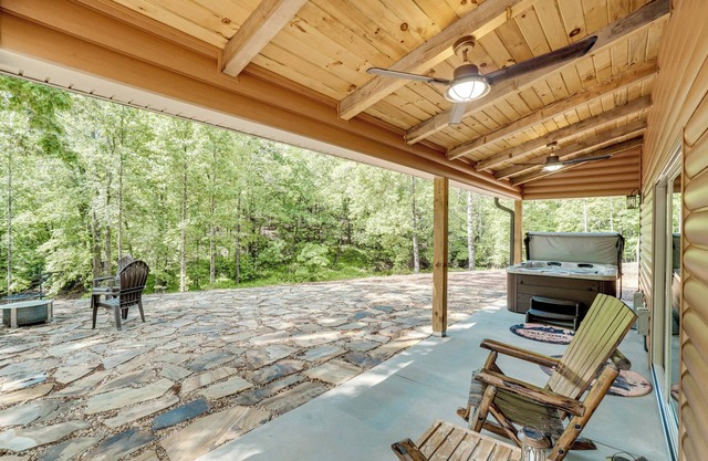 Sip, Hike & Explore: Sleek Retreat in Cleveland!