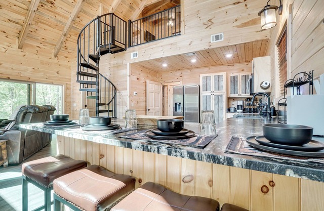 Sip, Hike & Explore: Sleek Retreat in Cleveland!