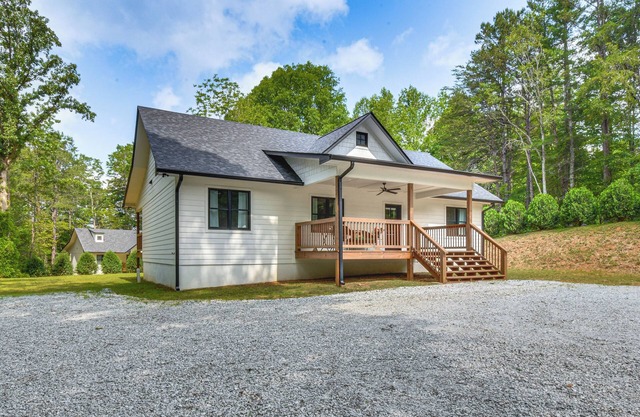 Sip, Shop & Dine: Family Home 9 Mi to Clayton!