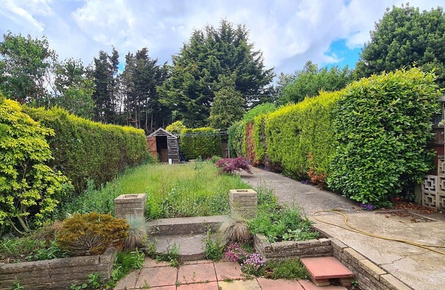 Sipson House West Drayton 3 bedroom 2 bathroom + parking close to LHR